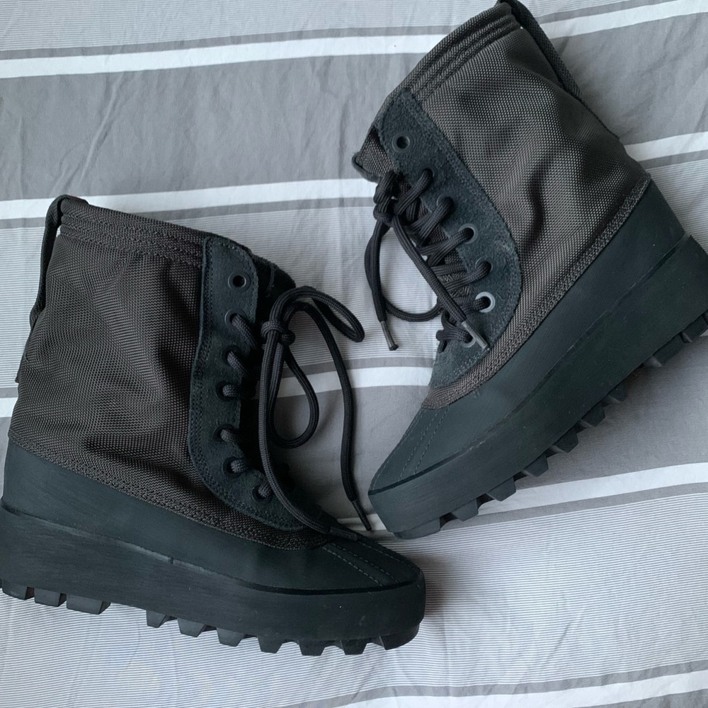 YEEZY 950 W
